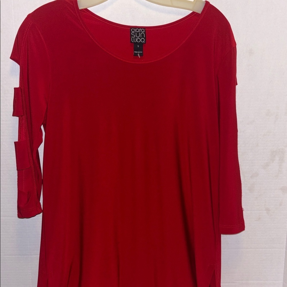 CLARA SUN WOO RED TUNIC TOP WITH OPEN 3/4” SLEEVES HI LO HEM SIZE SMALL
PTP 18”